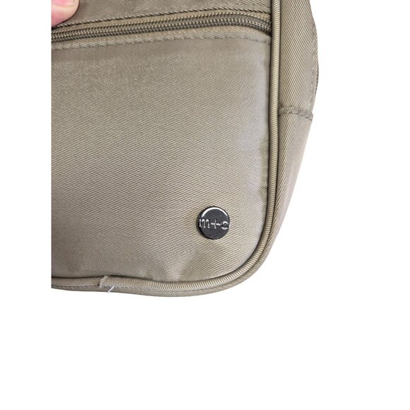 Modern+Chic Small Crossbody Bag With Adjustable Strap - Picture 2 of 16